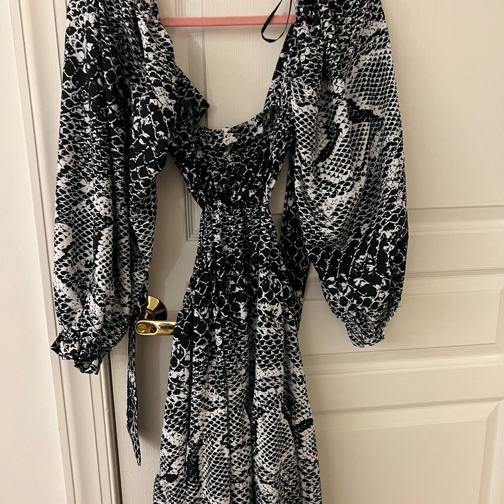 Urban outfitters kiss the sky cut out dress XS